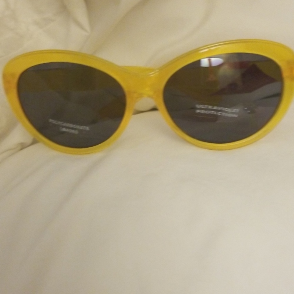 NEW.. Yellow Sunglasses - Picture 2 of 4